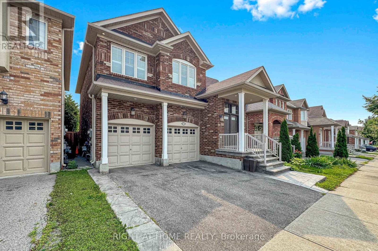 7 Penndutch Circle, Whitchurch-Stouffville, Ontario  L4A 0P3 - Photo 2 - N13678836