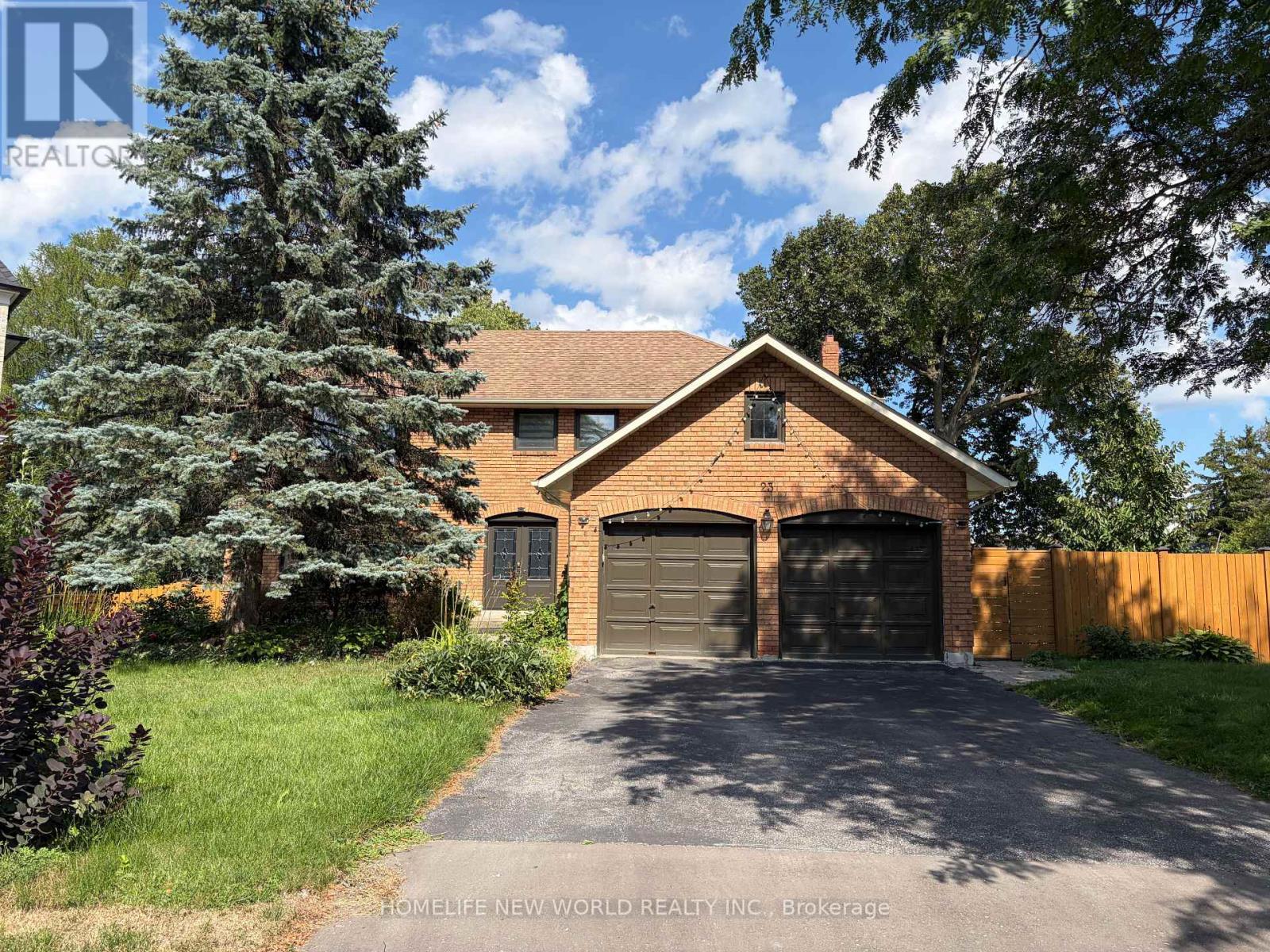 23 LACEY COURT, Aurora, Ontario