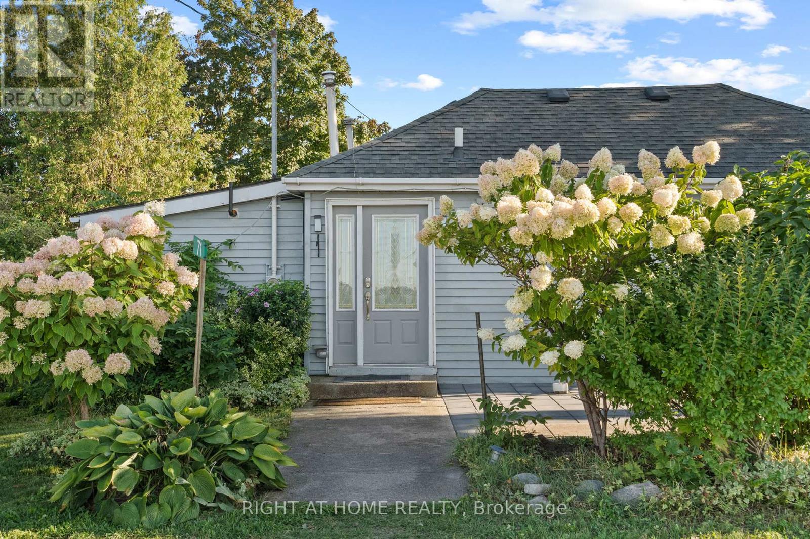 71 Lighthouse Dr Drive, Haldimand, Ontario  N1A 2W6 - Photo 2 - X13678838