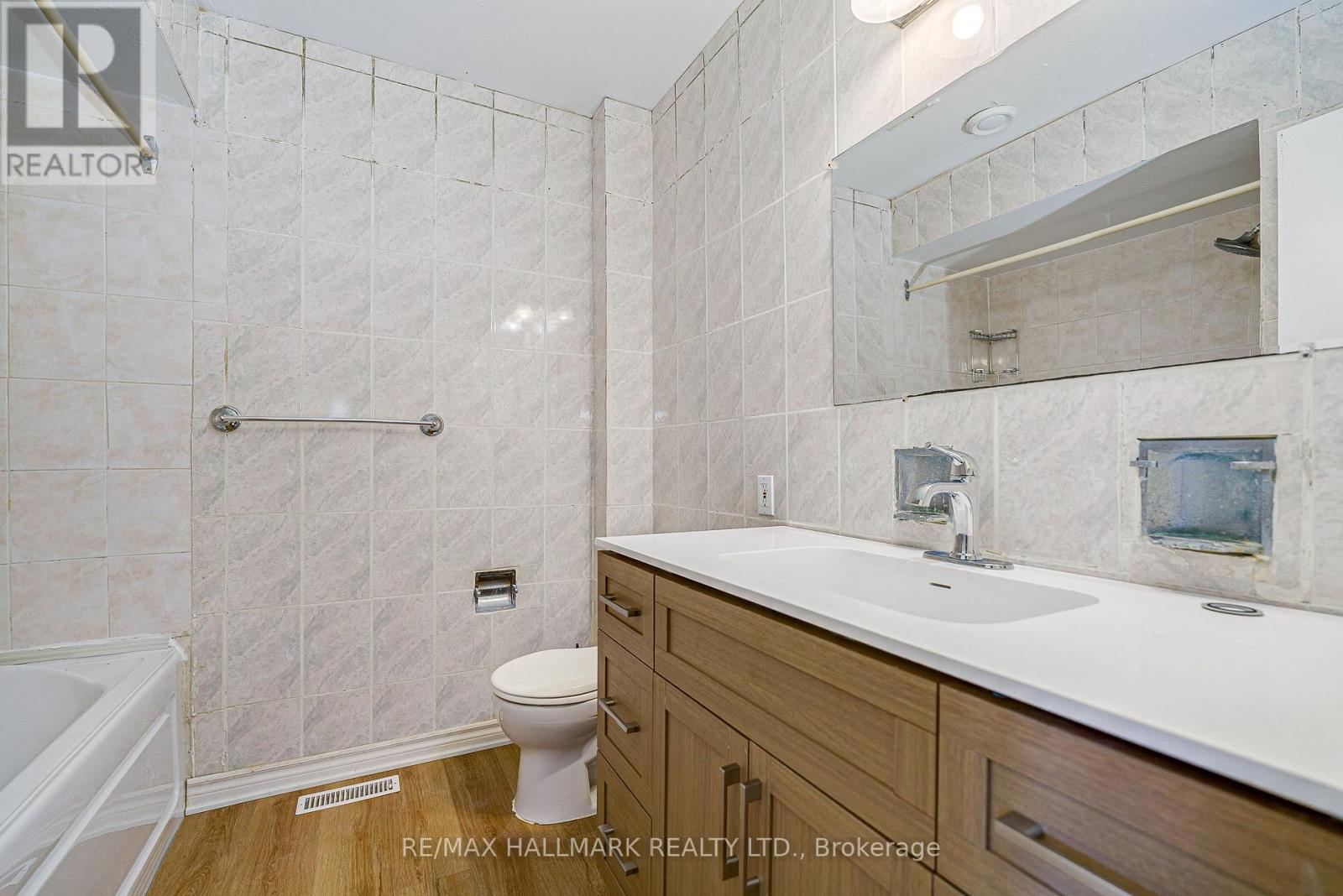Upper - 27 Keyworth Trail, Toronto, Ontario M1S 2V2 - Photo 17 - E13670468