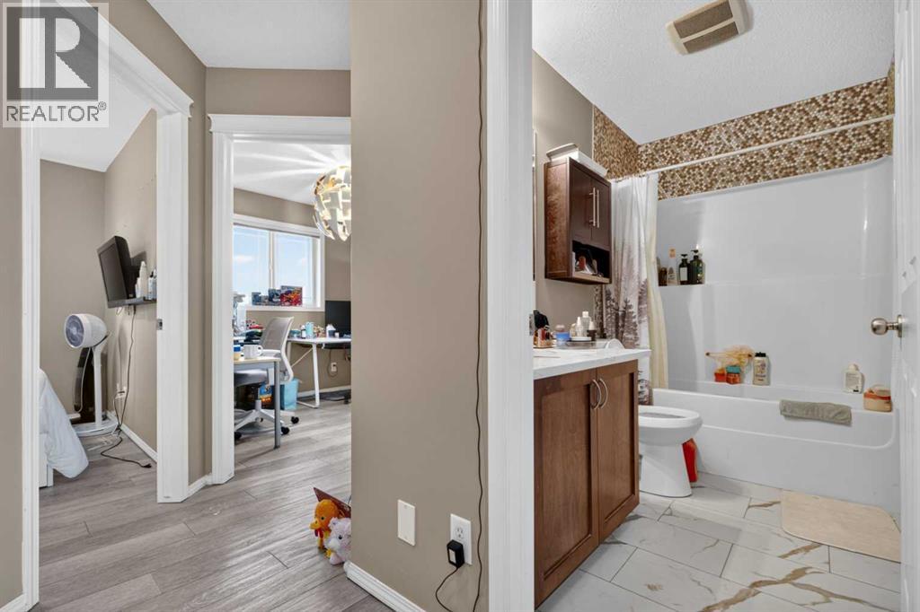 66 Panatella Park NW, Calgary, Alberta  T3K 6K4 - Photo 13 - A2337505