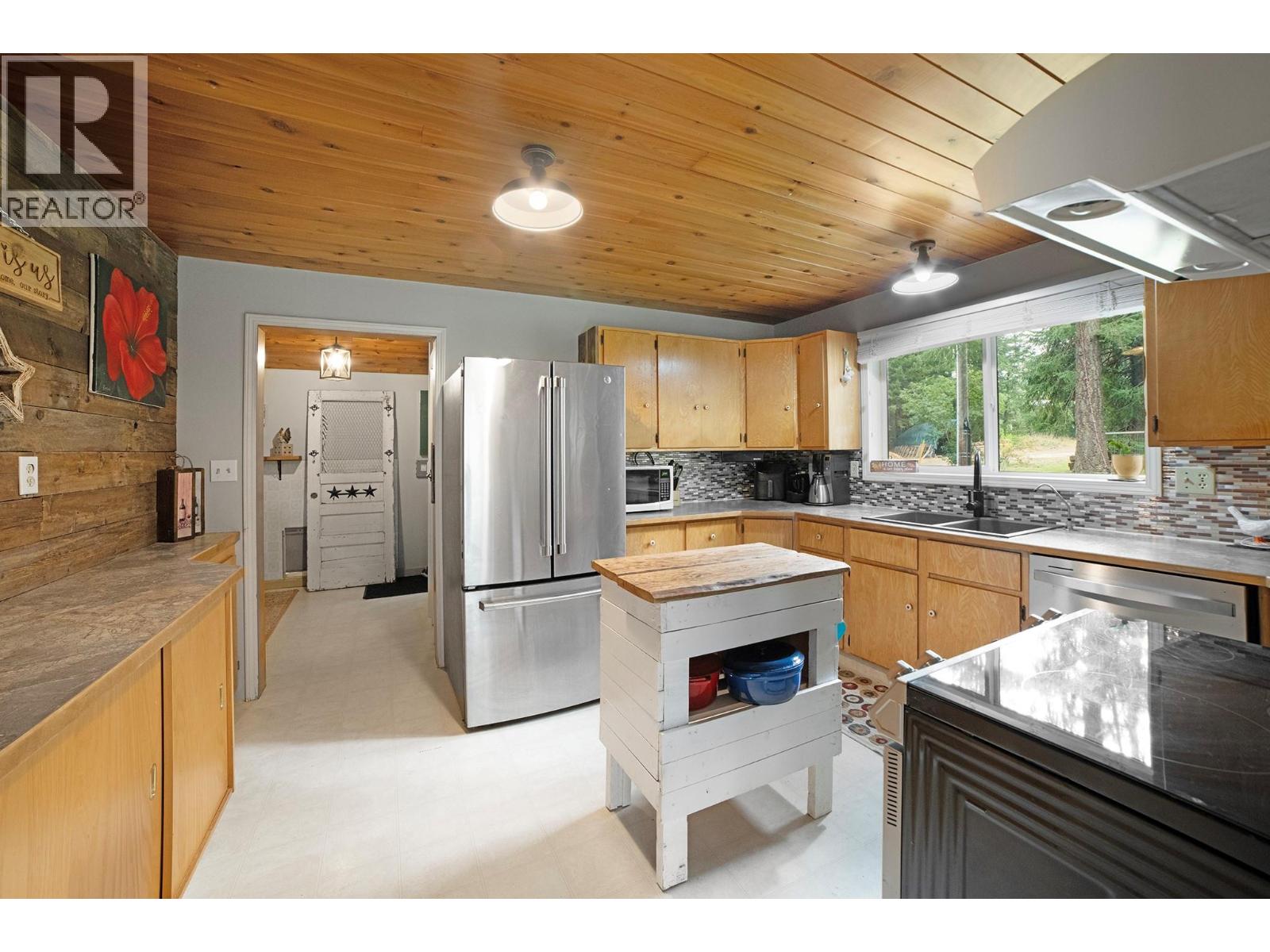 5724 Crystal Road, Kitchener, British Columbia  V0B 1W1 - Photo 6 - 10397574