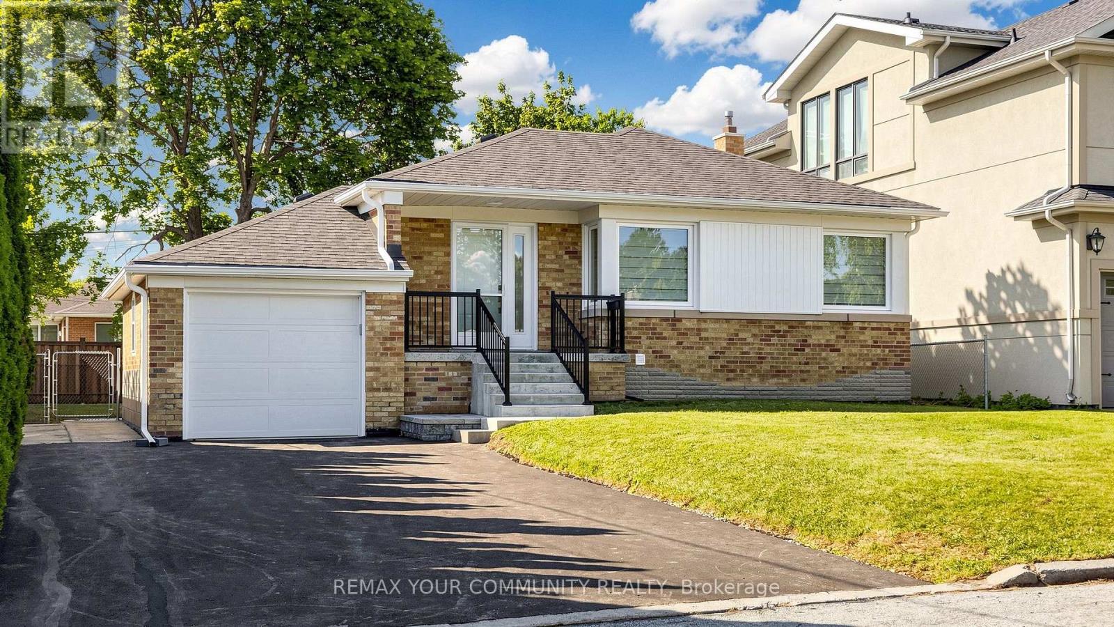 135 SEARLE AVENUE, Toronto, Ontario