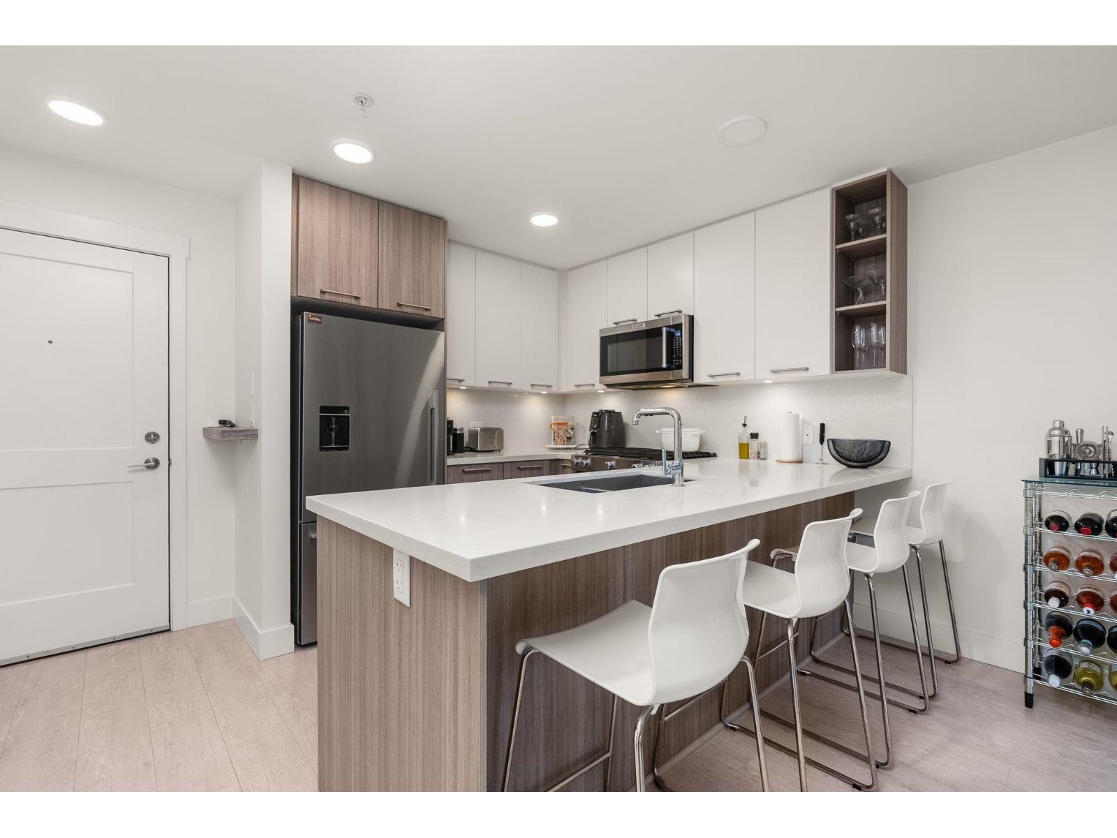 214 14022 NORTH BLUFF ROAD, White Rock, British Columbia