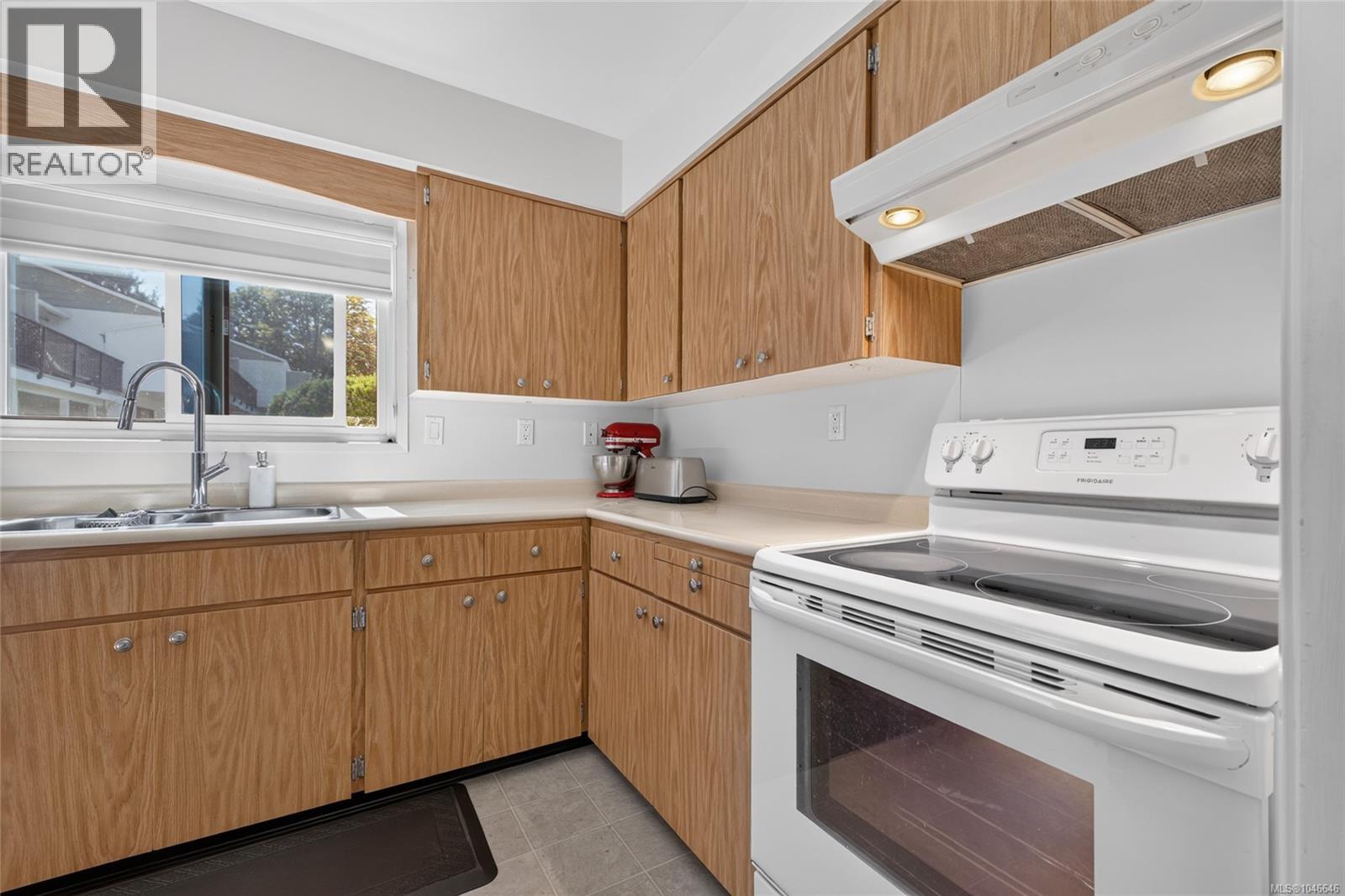 3 864 Swan St, Saanich, British Columbia  V8X 2Z3 - Photo 13 - 1046646