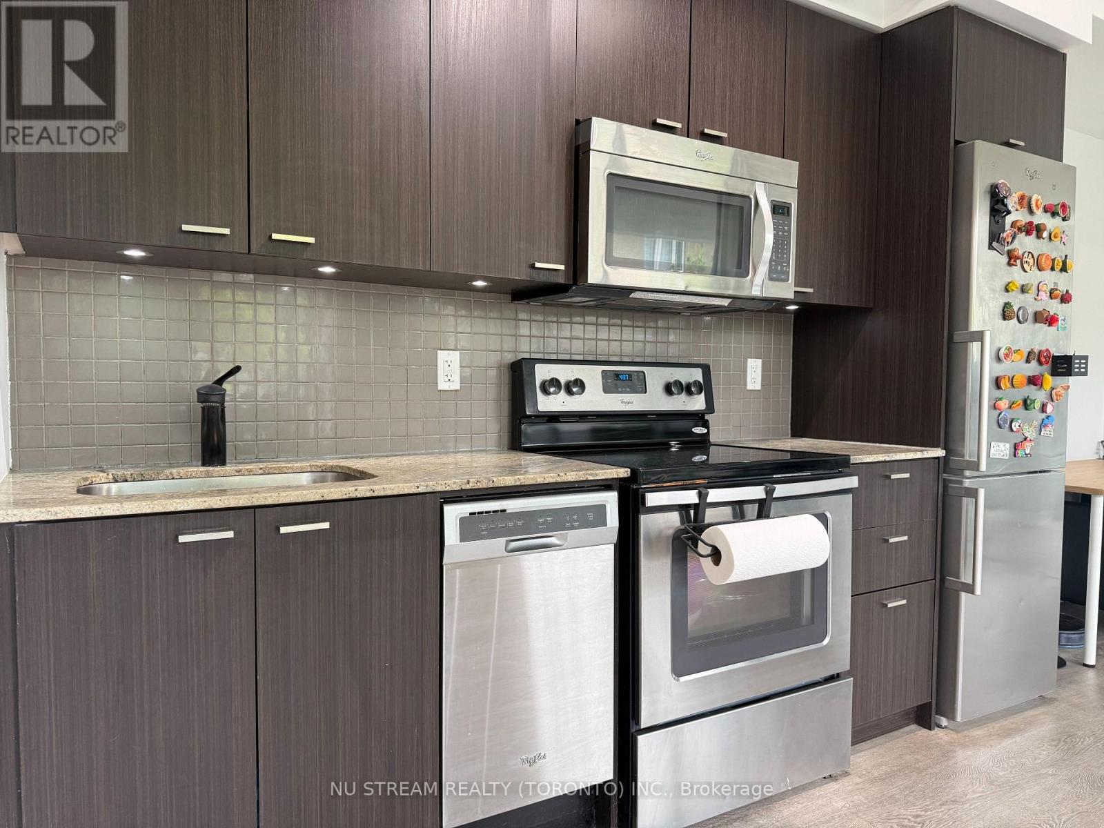 211 - 88 Sheppard Avenue E, Toronto, Ontario  M2N 0G9 - Photo 2 - C13678898