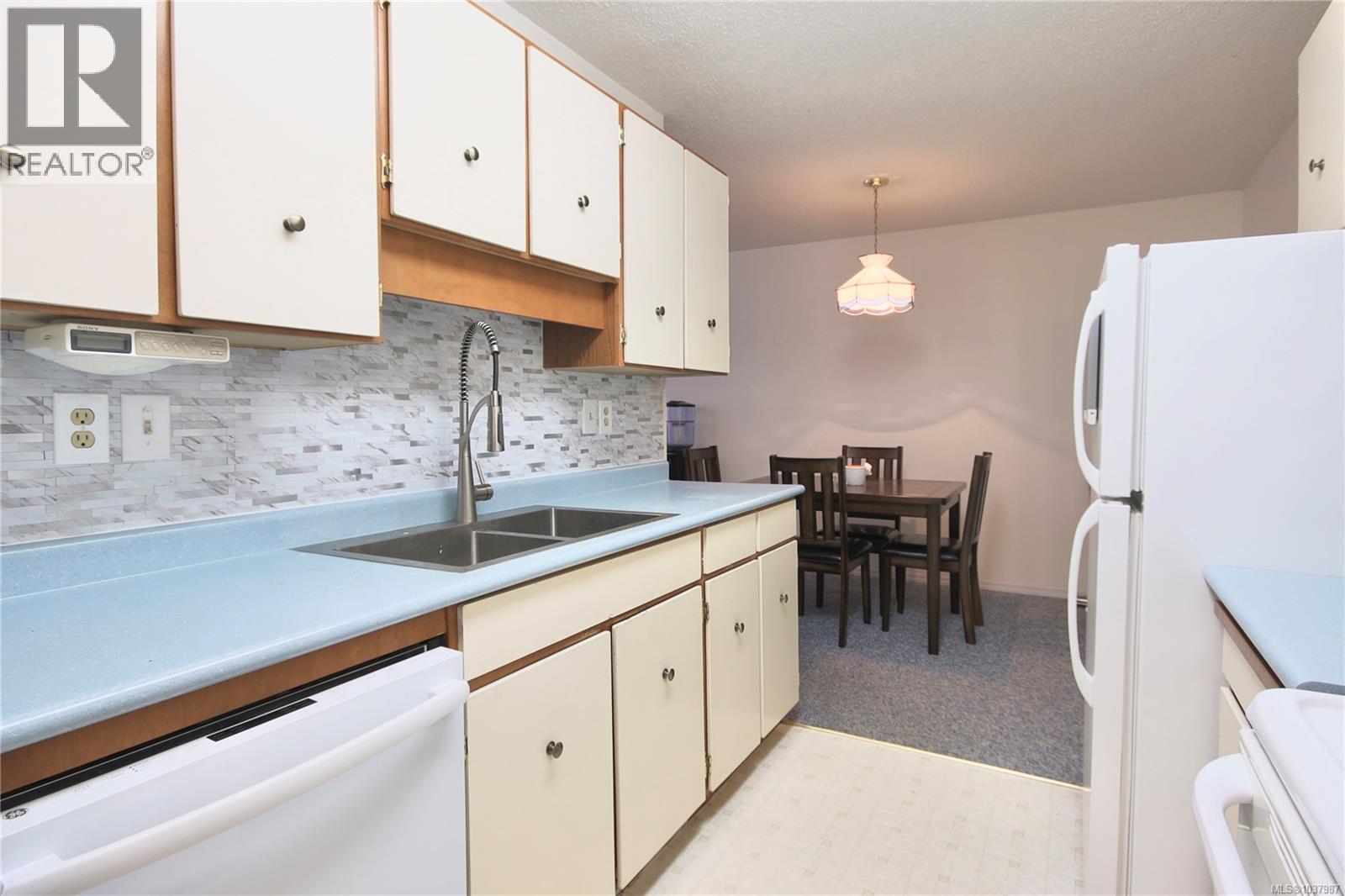 204 710 Lampson St, Esquimalt, British Columbia  V9A 6A6 - Photo 13 - 1037987