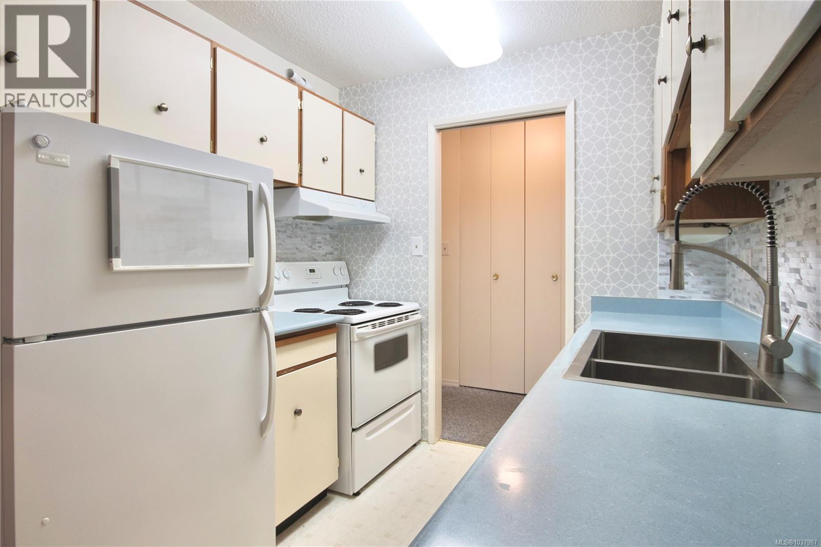 204 710 Lampson St, Esquimalt, British Columbia  V9A 6A6 - Photo 12 - 1037987