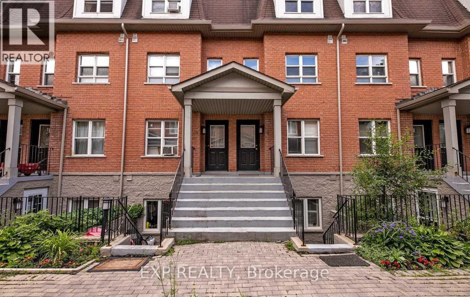 8 - 901 KENNEDY ROAD, Toronto, Ontario