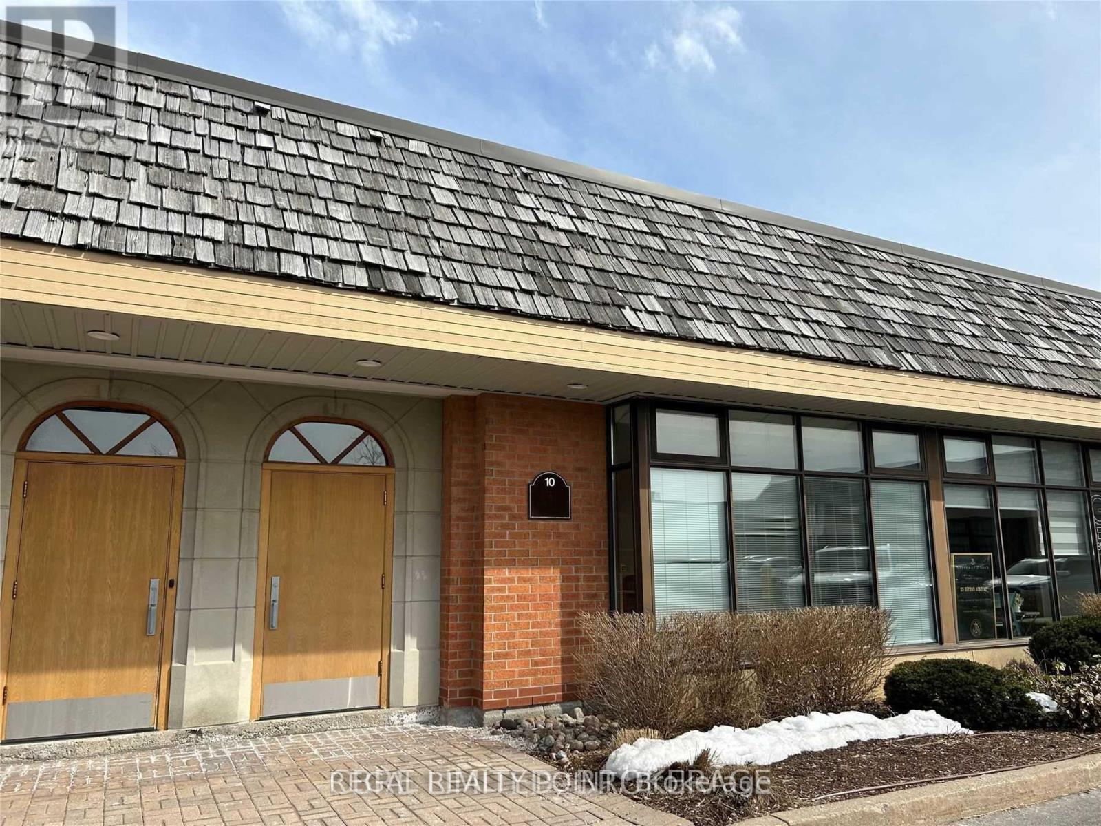 10 - 35 WEST PEARCE STREET, Richmond Hill, Ontario