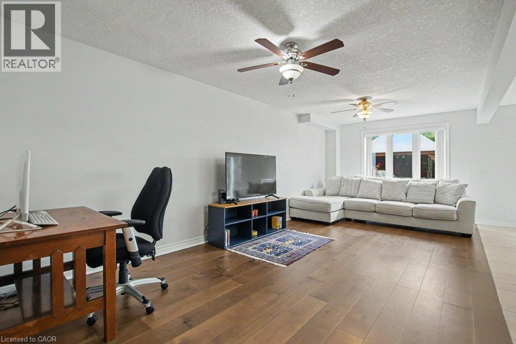 568 Robert Ferrie Drive, Kitchener, Ontario  N2P 2T8 - Photo 8 - 40855795