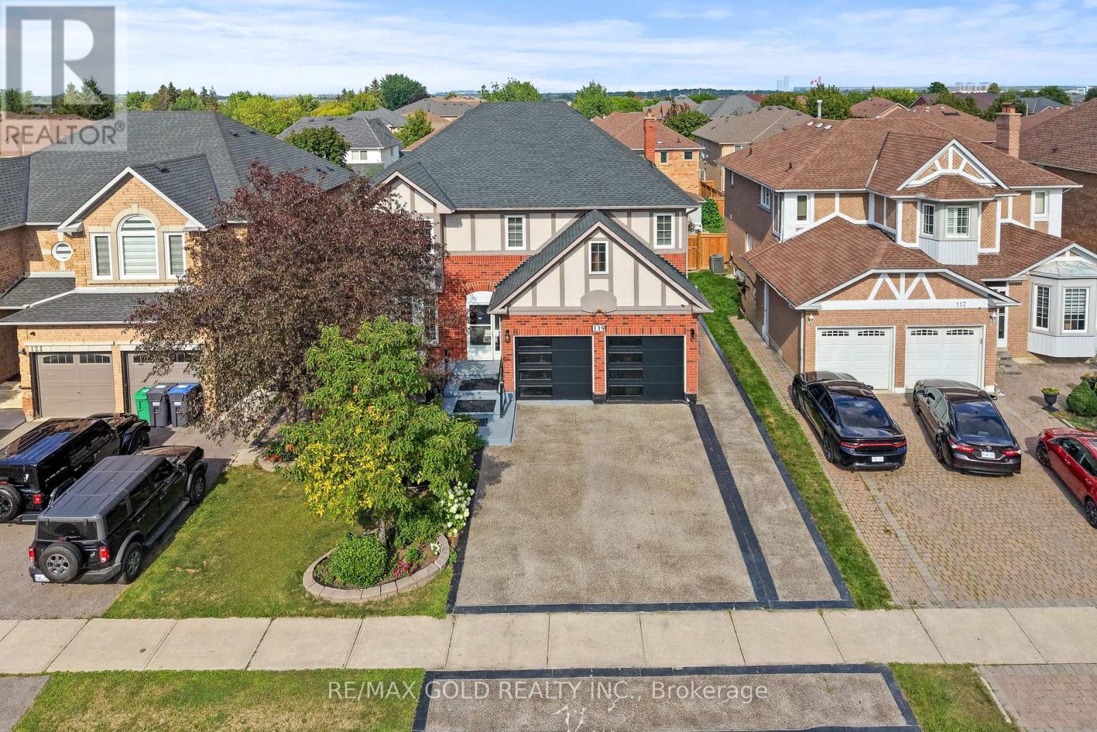 119 Mountainash Road, Brampton, Ontario  L6R 1H8 - Photo 2 - W13678988
