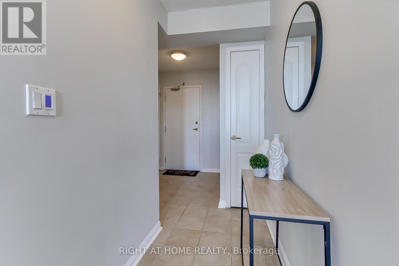 1002 - 1140 Parkwest Place, Mississauga, Ontario  L5E 3K9 - Photo 15 - W13678992
