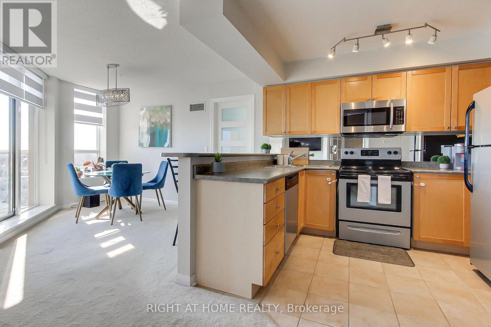 1002 - 1140 Parkwest Place, Mississauga, Ontario  L5E 3K9 - Photo 18 - W13678992