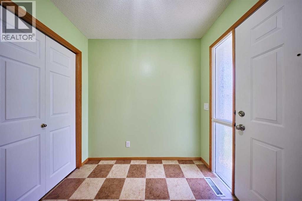 9683 Hidden Valley Drive Nw, Calgary, Alberta  T3A 5P8 - Photo 3 - A2327578