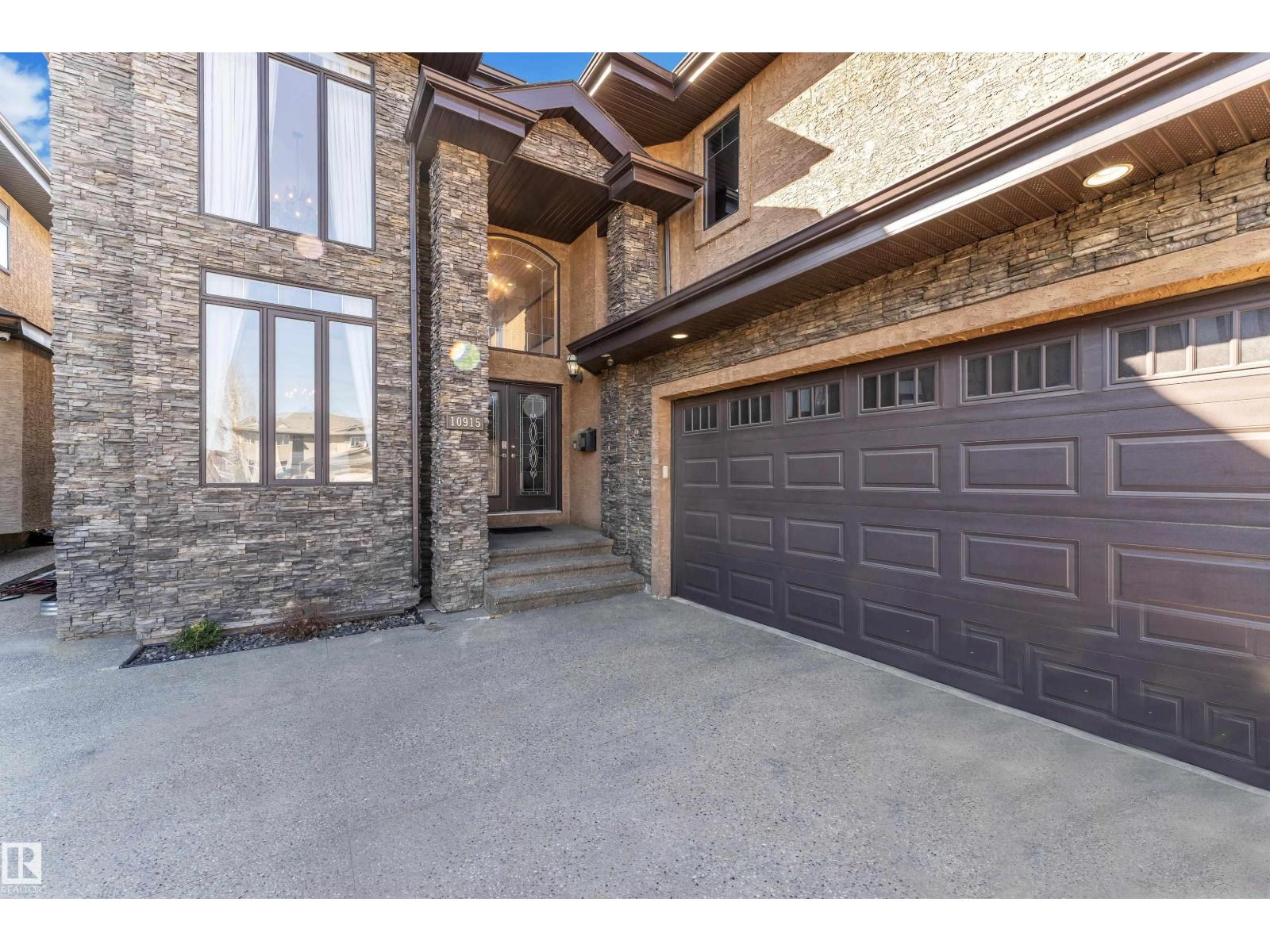 10915 175 Av Nw, Edmonton, Alberta  T5X 0B7 - Photo 2 - E4504013