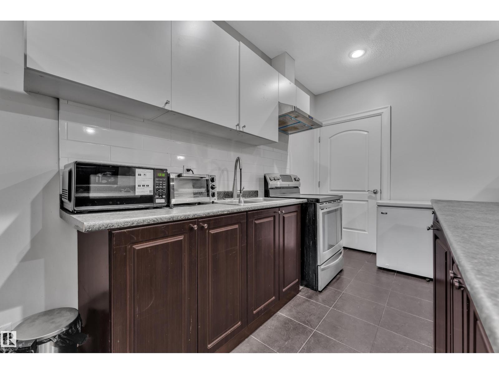 10915 175 Av Nw, Edmonton, Alberta  T5X 0B7 - Photo 34 - E4504013