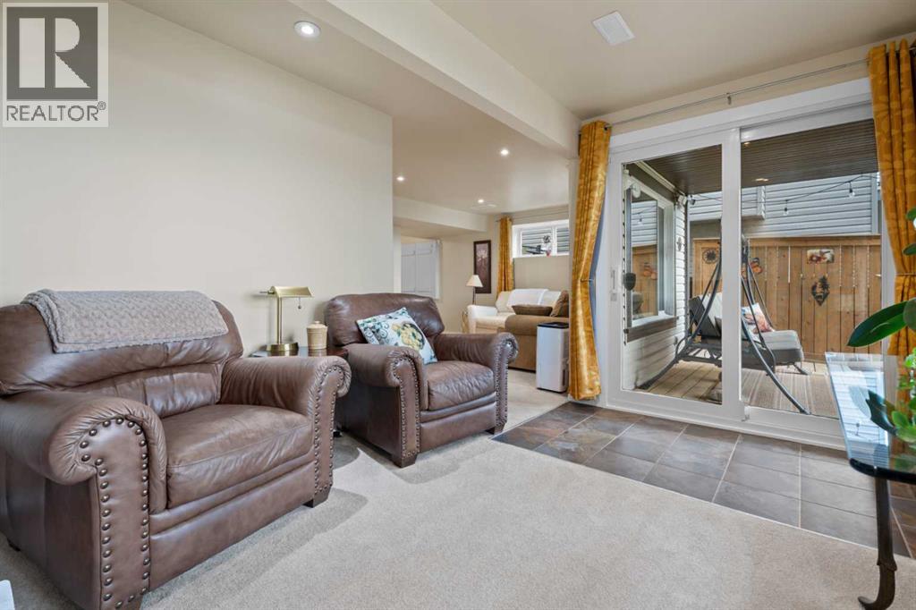 241 Sunset Heights, Cochrane, Alberta  T4C 0E1 - Photo 35 - A2328305