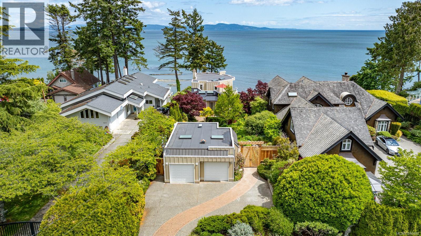 5267 Parker Ave, Saanich, British Columbia  V8Y 2N1 - Photo 1 - 1046860