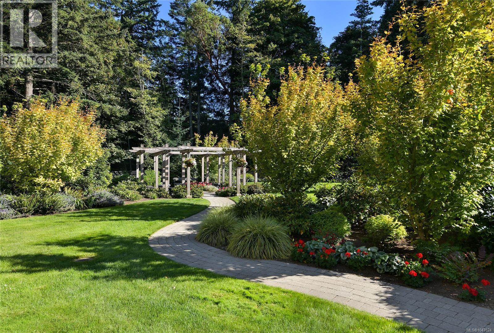 506 5388 Hill Rise Terr, Saanich, British Columbia V8Y 3K3 - Photo 54 - 1047024