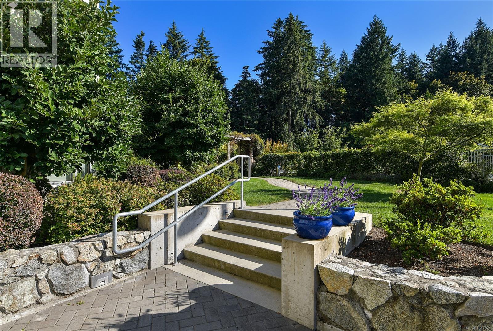 506 5388 Hill Rise Terr, Saanich, British Columbia V8Y 3K3 - Photo 58 - 1047024