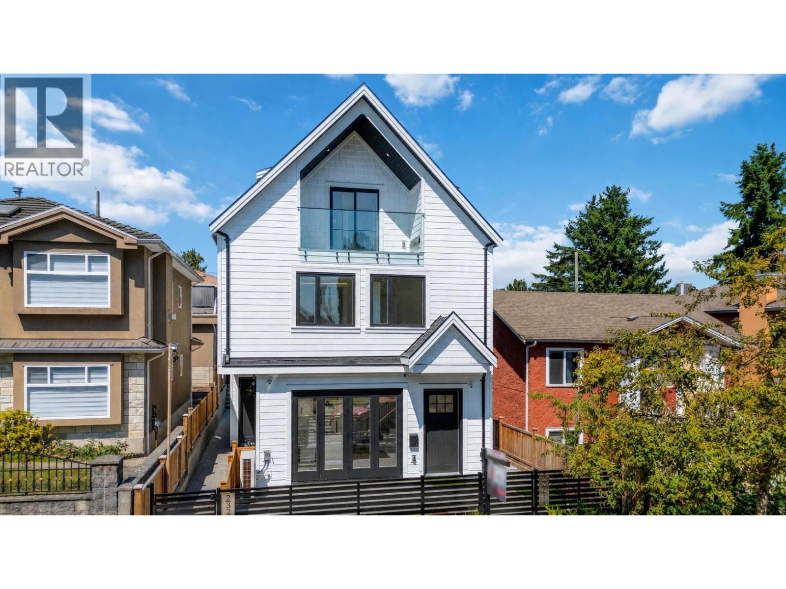 1 3271 E Georgia Street, Vancouver, British Columbia  V5K 2L2 - Photo 2 - R3155096