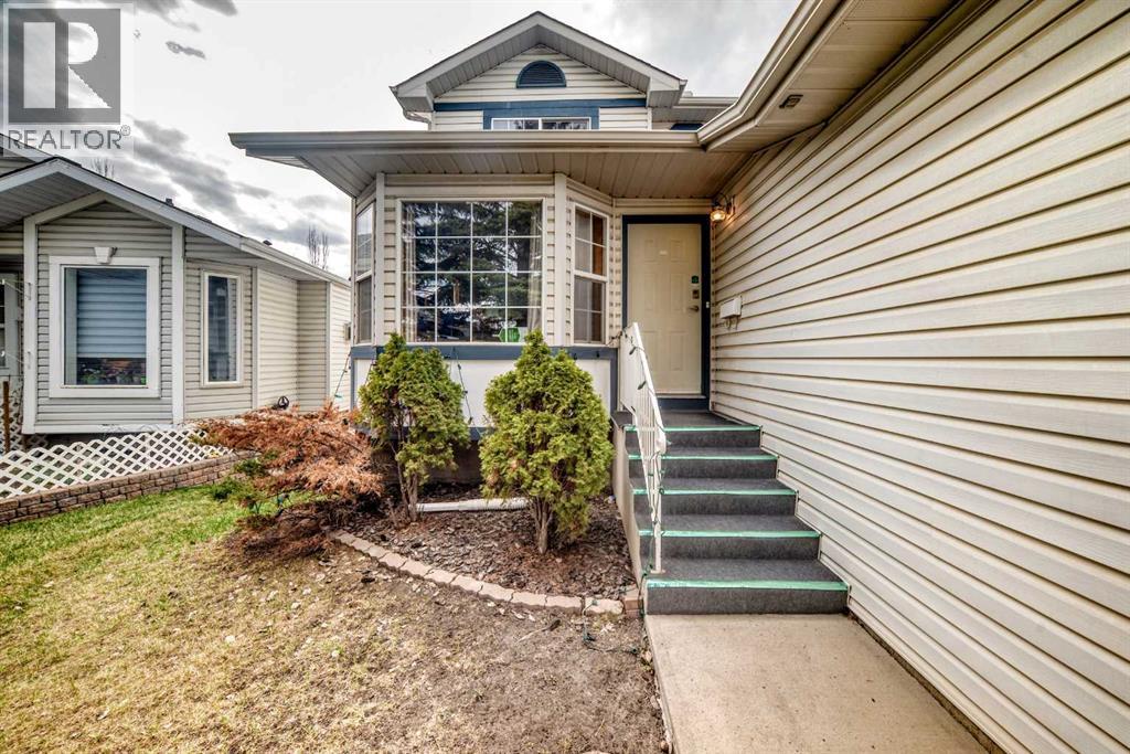 264 Hawkmount Close, Calgary, Alberta  T3G 3Z4 - Photo 2 - A2307562