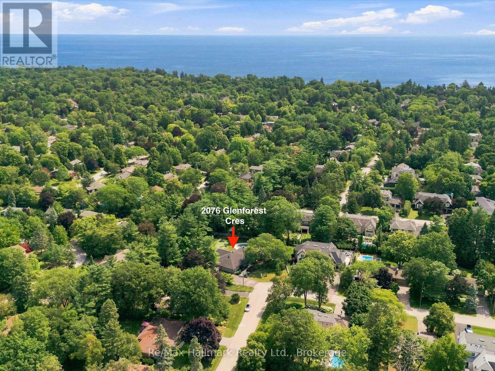 2076 Glenforest Crescent, Oakville, Ontario  L6J 2G4 - Photo 4 - W13669660