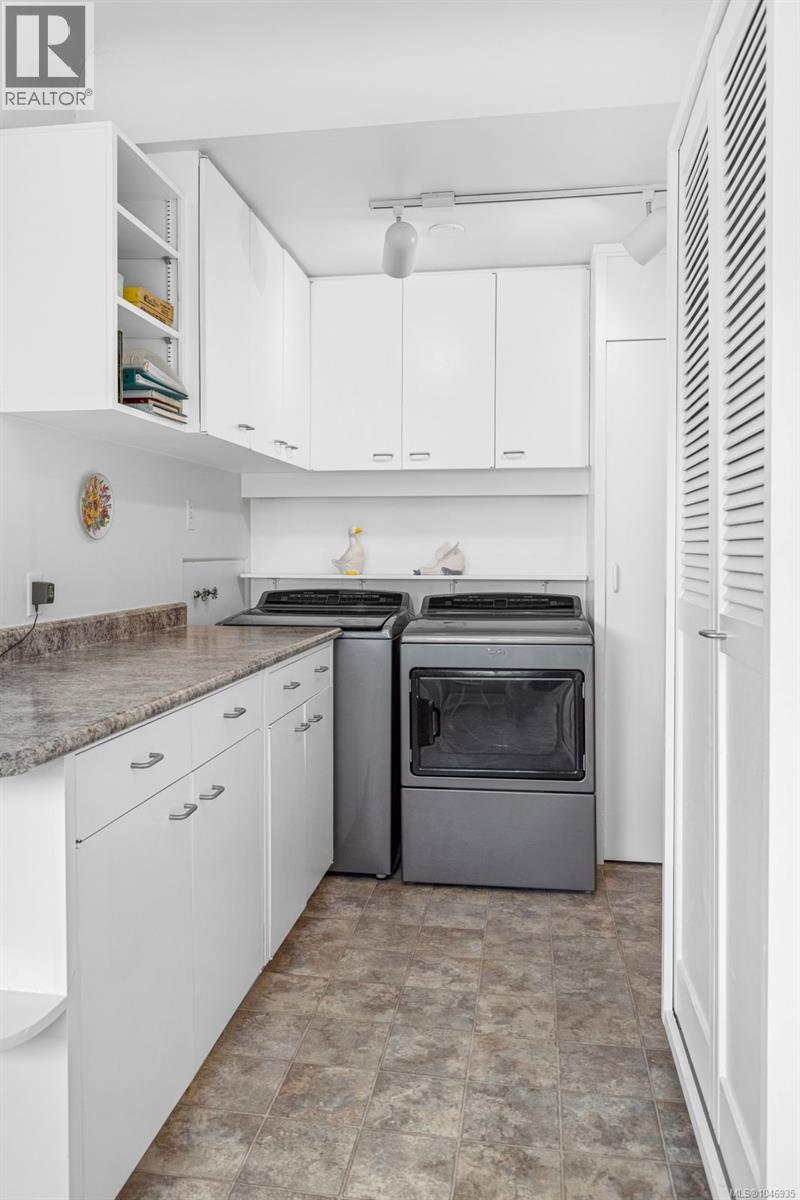 2980 Beach Dr, Oak Bay, British Columbia  V8R 6K9 - Photo 11 - 1046935