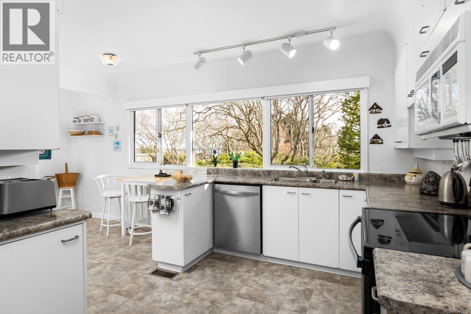 2980 Beach Dr, Oak Bay, British Columbia  V8R 6K9 - Photo 12 - 1046935