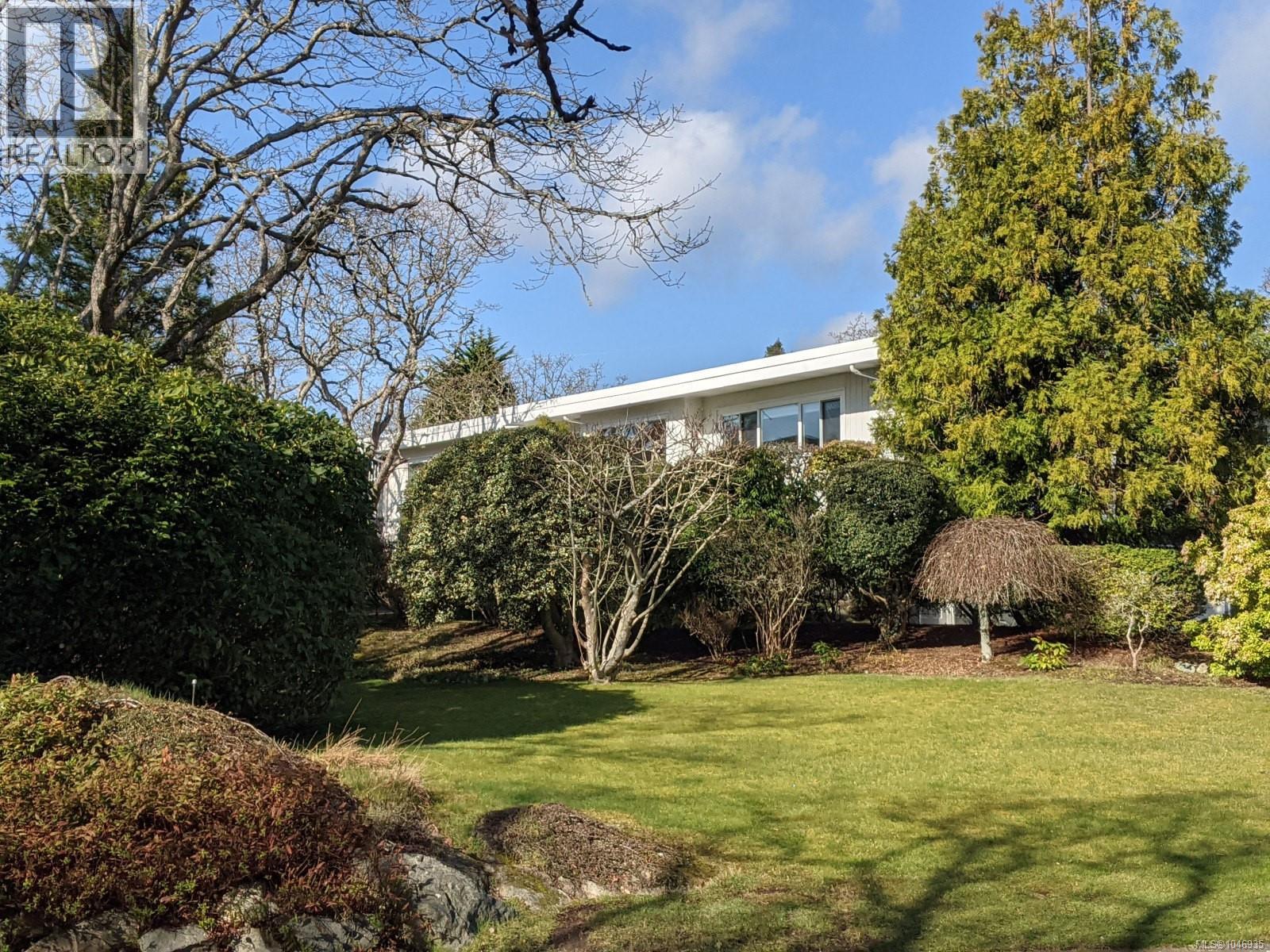 2980 Beach Dr, Oak Bay, British Columbia  V8R 6K9 - Photo 2 - 1046935