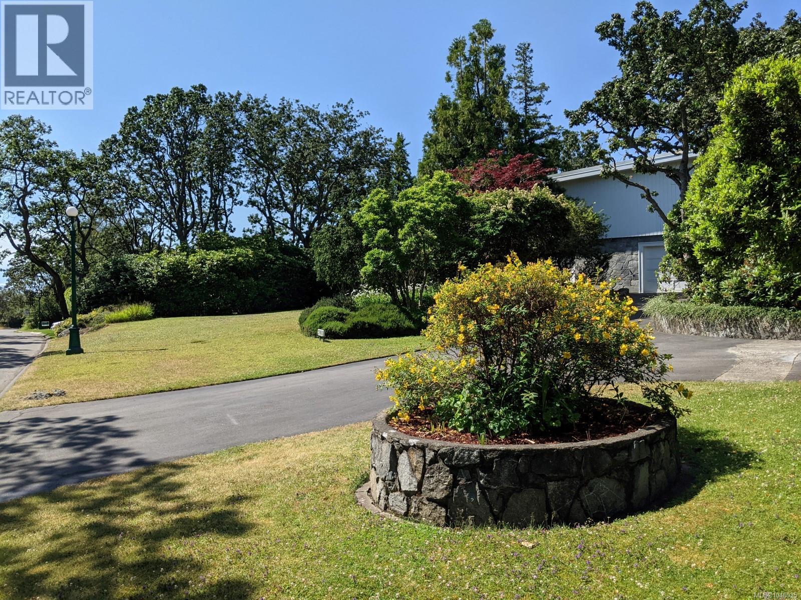 2980 Beach Dr, Oak Bay, British Columbia  V8R 6K9 - Photo 39 - 1046935