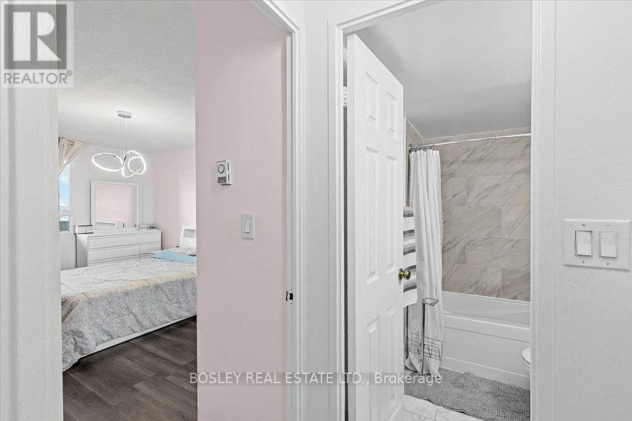 2608 - 3 Massey Square, Toronto, Ontario  M4C 5L7 - Photo 10 - E13475714