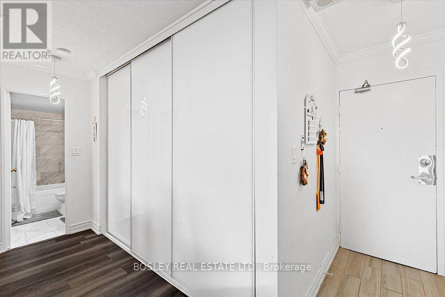 2608 - 3 Massey Square, Toronto, Ontario  M4C 5L7 - Photo 3 - E13475714