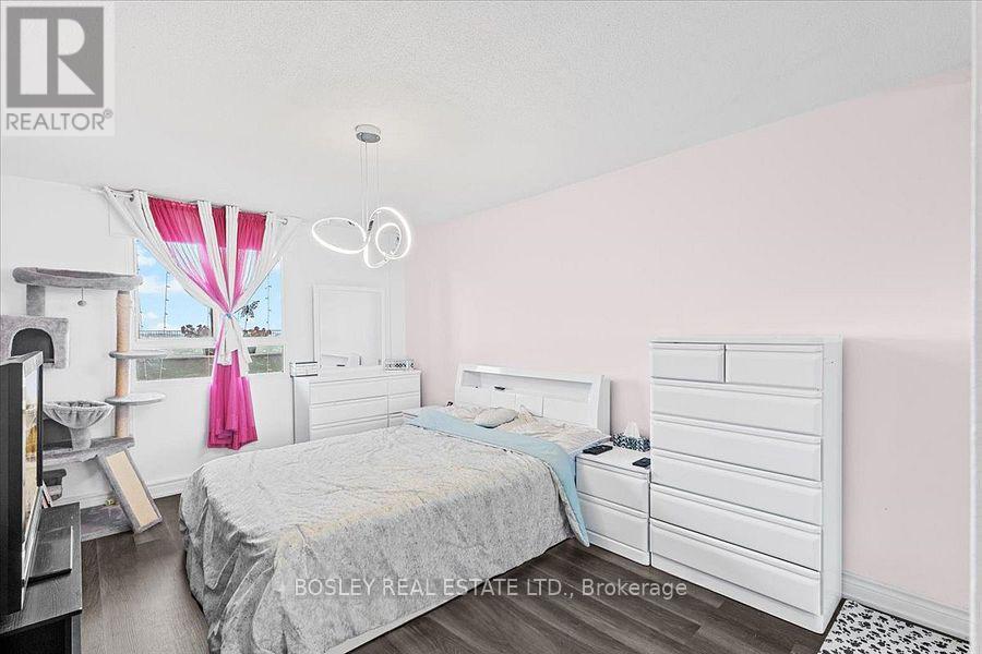 2608 - 3 Massey Square, Toronto, Ontario  M4C 5L7 - Photo 11 - E13475714