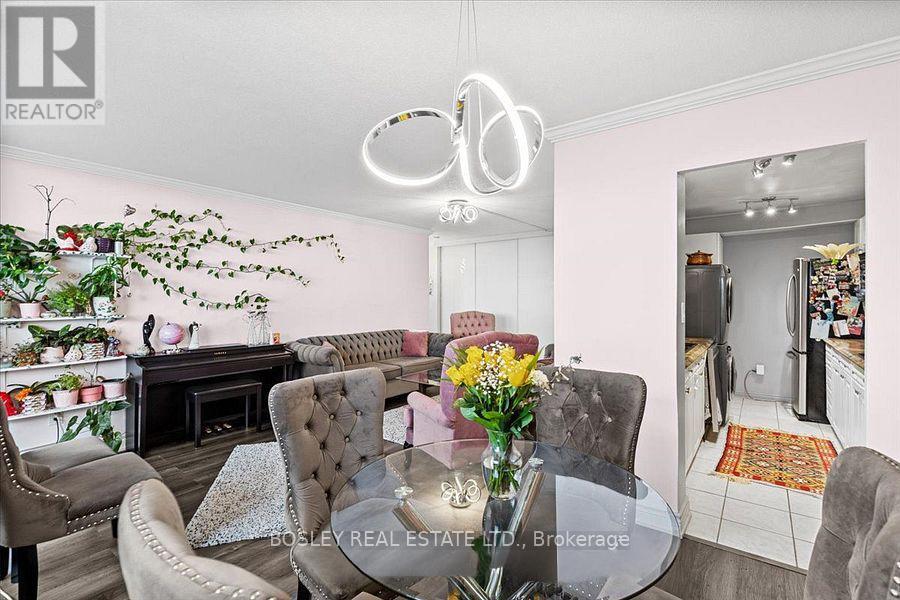 2608 - 3 Massey Square, Toronto, Ontario  M4C 5L7 - Photo 5 - E13475714