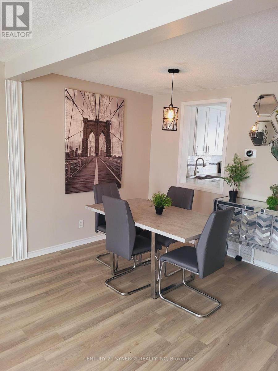 2307 Stonehenge Crescent, Ottawa, Ontario K1B 4N7 - Photo 4 - X13679056