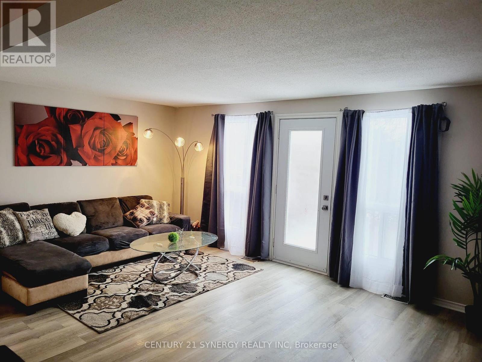 2307 Stonehenge Crescent, Ottawa, Ontario K1B 4N7 - Photo 5 - X13679056