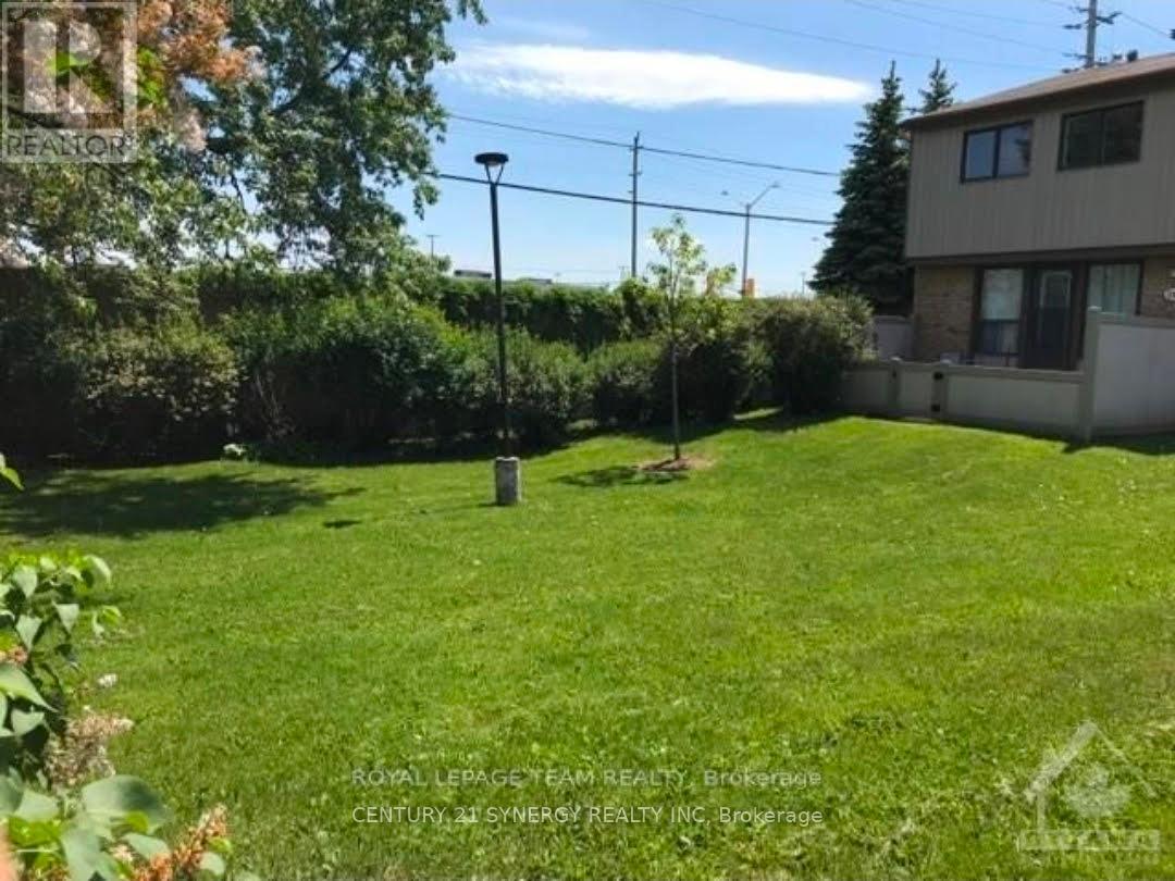 2307 Stonehenge Crescent, Ottawa, Ontario K1B 4N7 - Photo 8 - X13679056