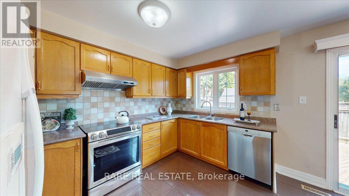 1825 Hobson Drive, Burlington, Ontario  L7L 6P9 - Photo 10 - W13679026