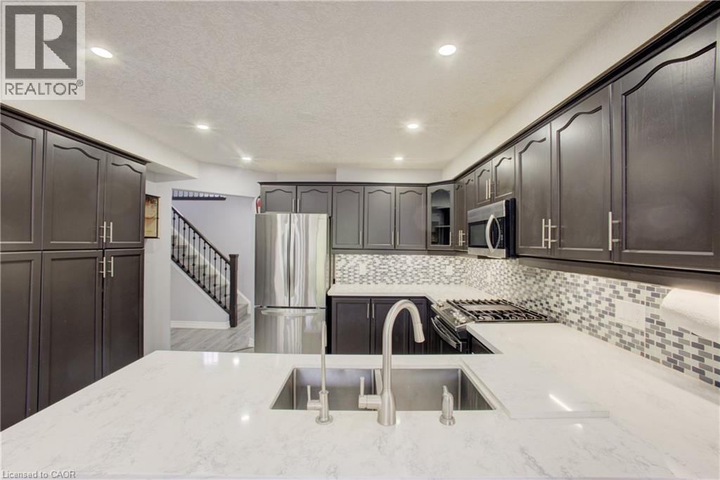 553 Waterton Drive, Waterloo, Ontario  N2V 2K5 - Photo 17 - 40856068