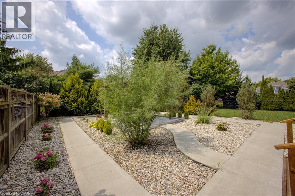 553 Waterton Drive, Waterloo, Ontario  N2V 2K5 - Photo 37 - 40856068