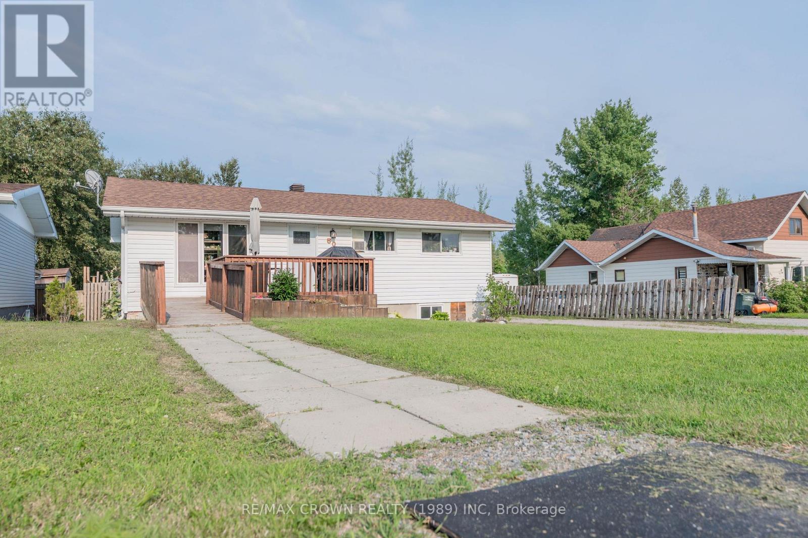 50 Dupont Street, Smooth Rock Falls, Ontario  P0L 2B0 - Photo 2 - T13679092