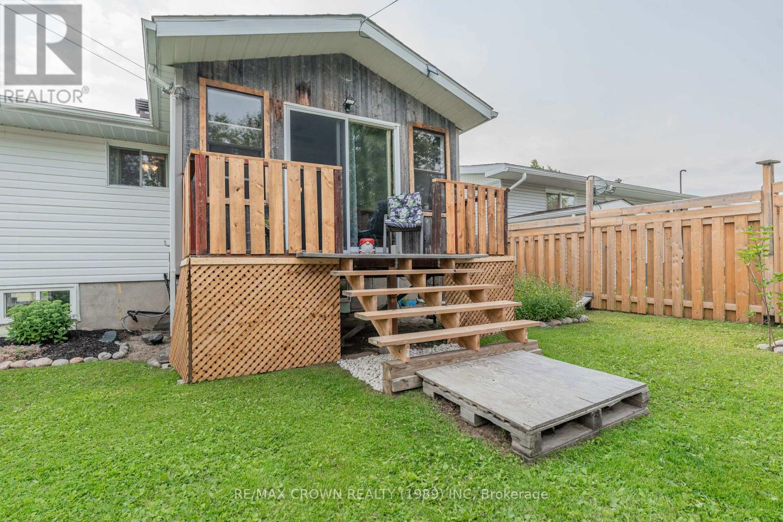 50 Dupont Street, Smooth Rock Falls, Ontario  P0L 2B0 - Photo 4 - T13679092