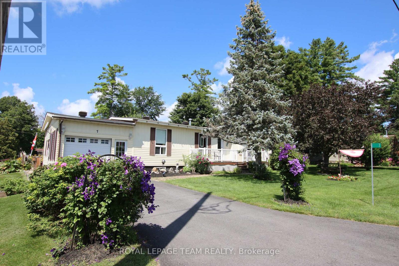 7 WOODSIDE LANE, McNab/Braeside, Ontario