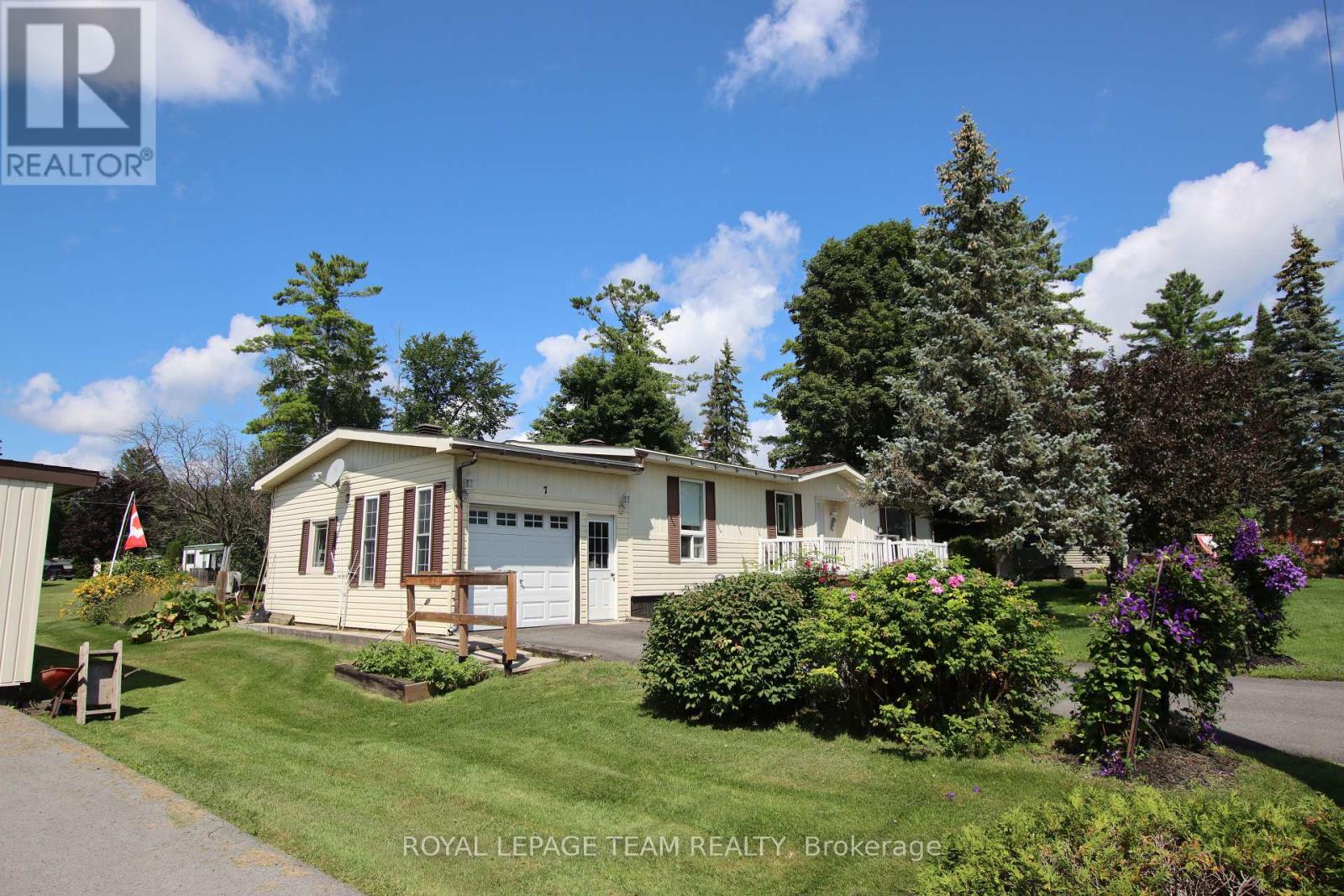 7 Woodside Lane, Mcnab/braeside, Ontario K0A 3L0 - Photo 2 - X13679082