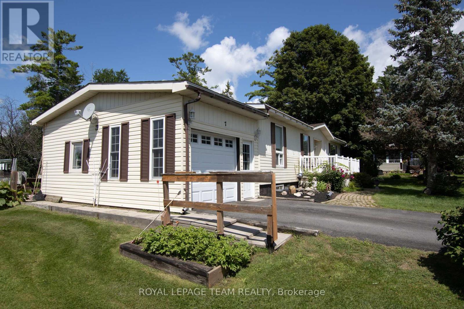 7 Woodside Lane, Mcnab/braeside, Ontario K0A 3L0 - Photo 3 - X13679082