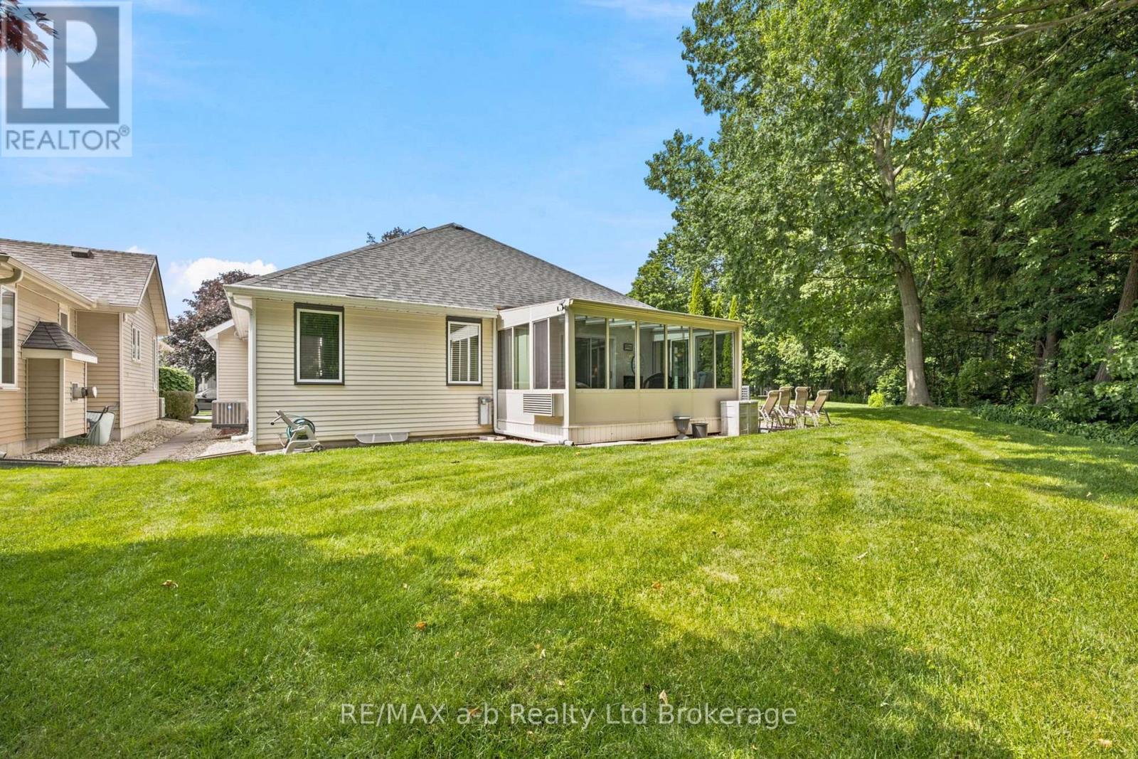 32 Wilkins Crescent, Tillsonburg, Ontario  N4G 5M6 - Photo 6 - X13679096