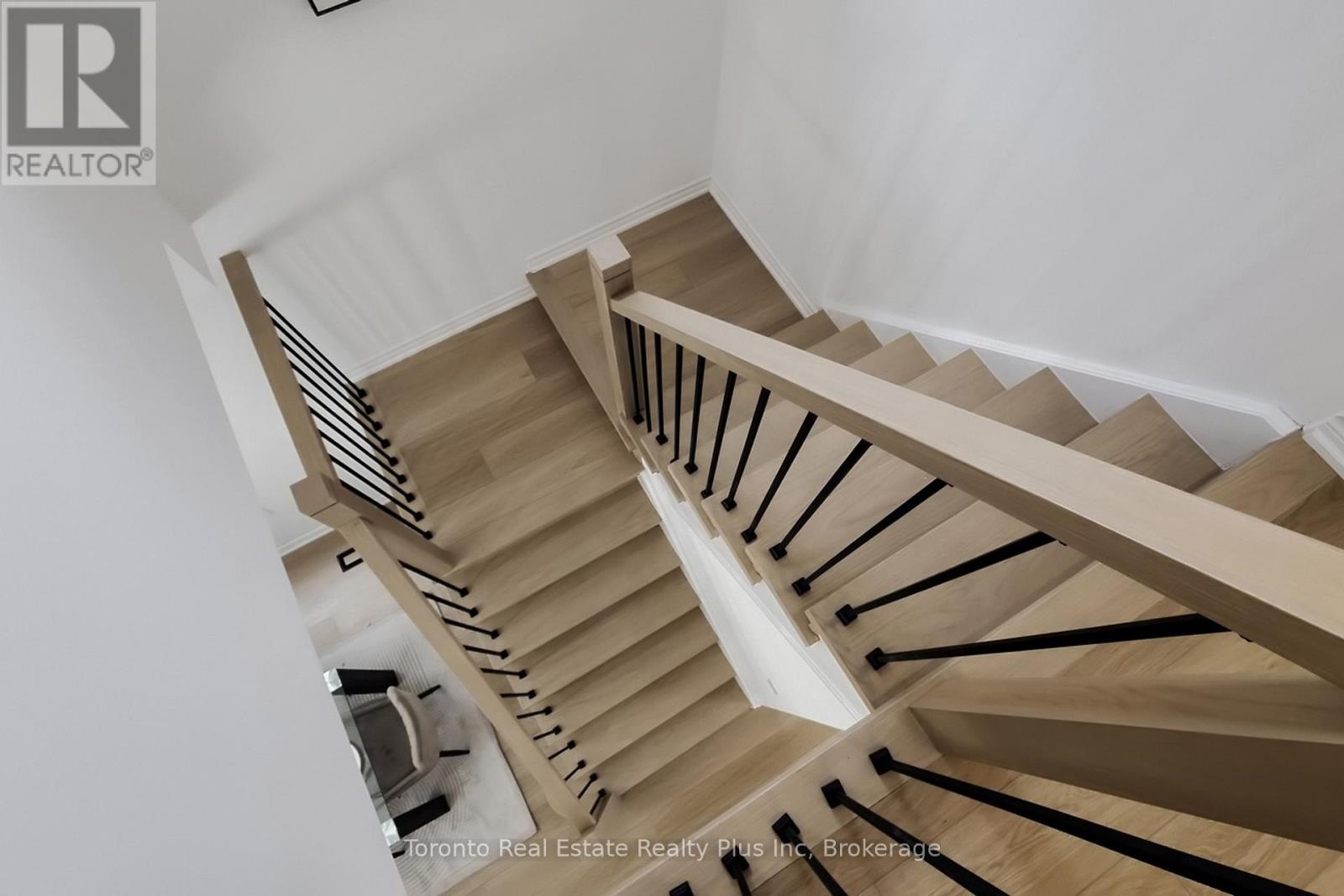 1303 Macinally Court, Oshawa, Ontario  L1K 0B6 - Photo 19 - E13679104