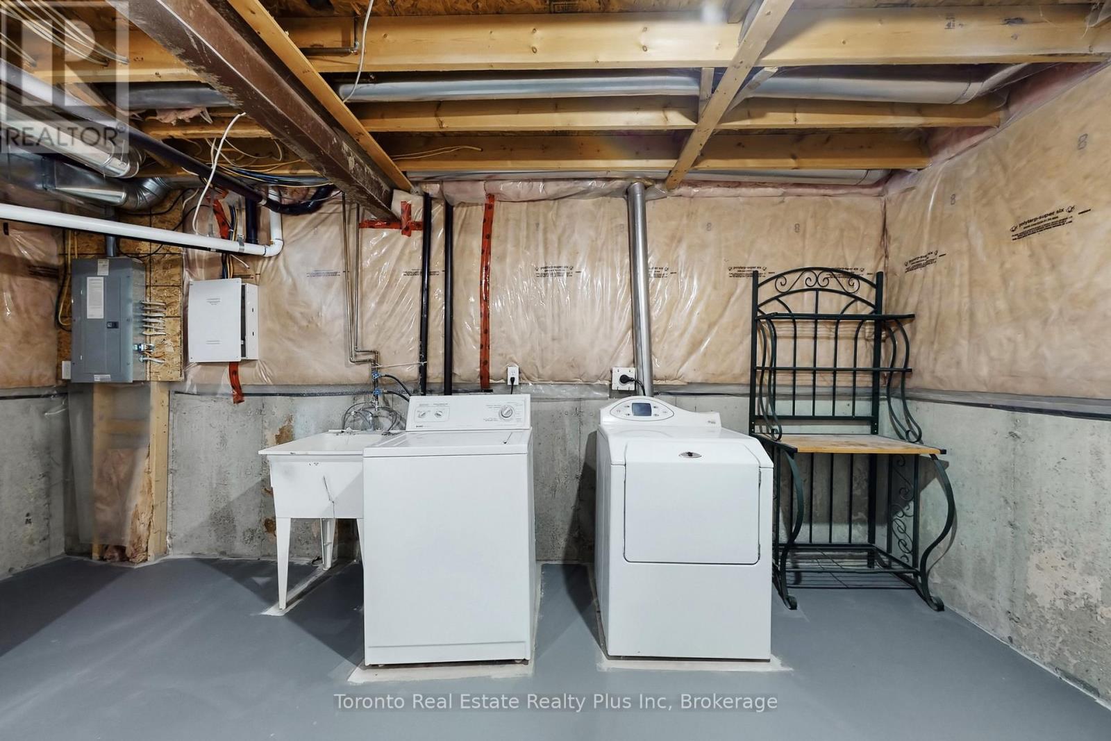 1303 Macinally Court, Oshawa, Ontario  L1K 0B6 - Photo 23 - E13679104